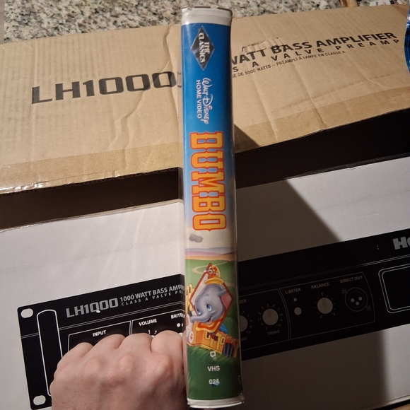 Disney Dumbo VHS with Colorful Cover - Picture 2 of 5